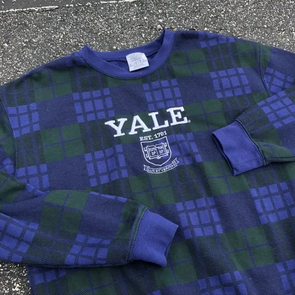 Vintage 90s Yale University Bulldogs embroidered;